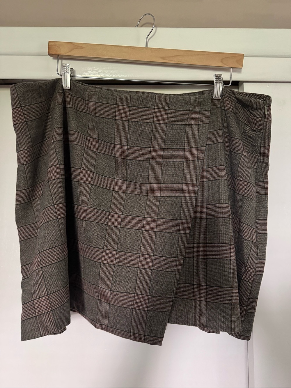 Old Navy Gray Plaid Mini Skirt with Burgundy Accents